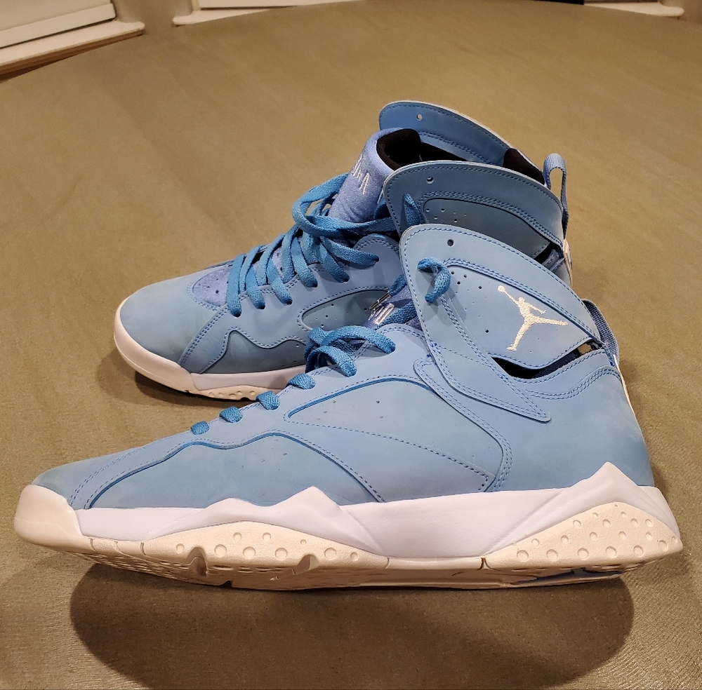 Air Jordan 7 Pantone